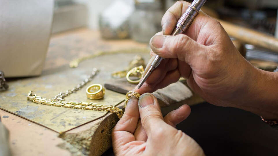 gold-jewelry-repair-in-nyc-doctor-jeweler-in-new-york